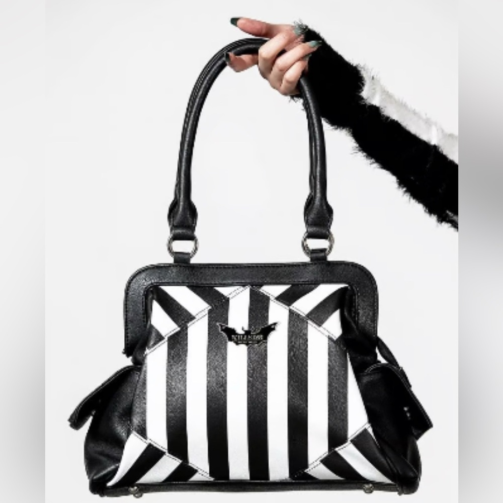 Killstar never trust the living purse